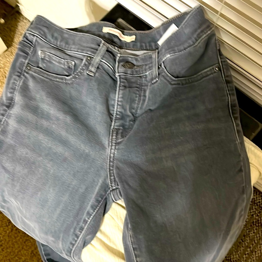 Levi size 25 311 curvy jeans excellent condition!!